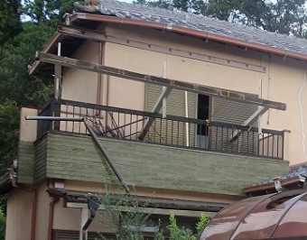 ベランダテラス屋根破損 街の屋根やさん四日市店 津市