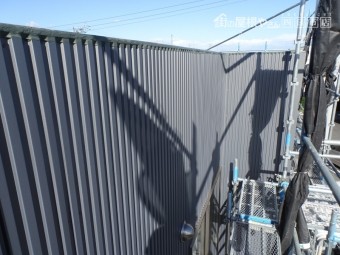 瓦棒葺き屋根 ガルバリウム鋼板 外壁