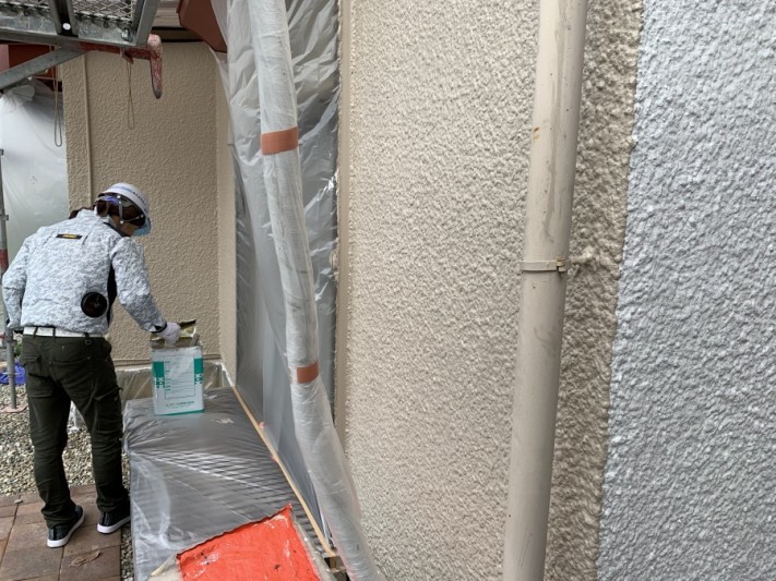 外壁塗装中塗り