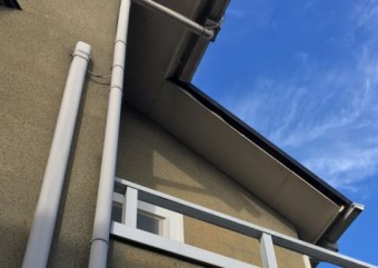 ケラバ 切妻 雨漏り へこみ 修繕