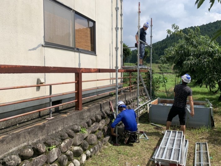 雨樋交換前、足場組