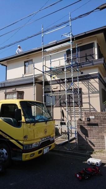 街の屋根やさん四日市店 足場