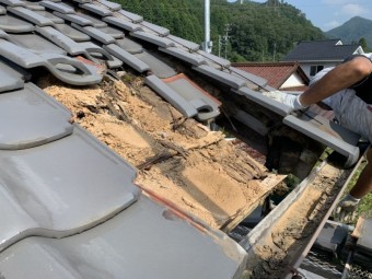 瓦屋根修理