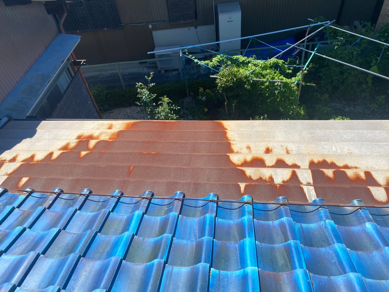 朝日町の屋根塗装、ケレン作業前