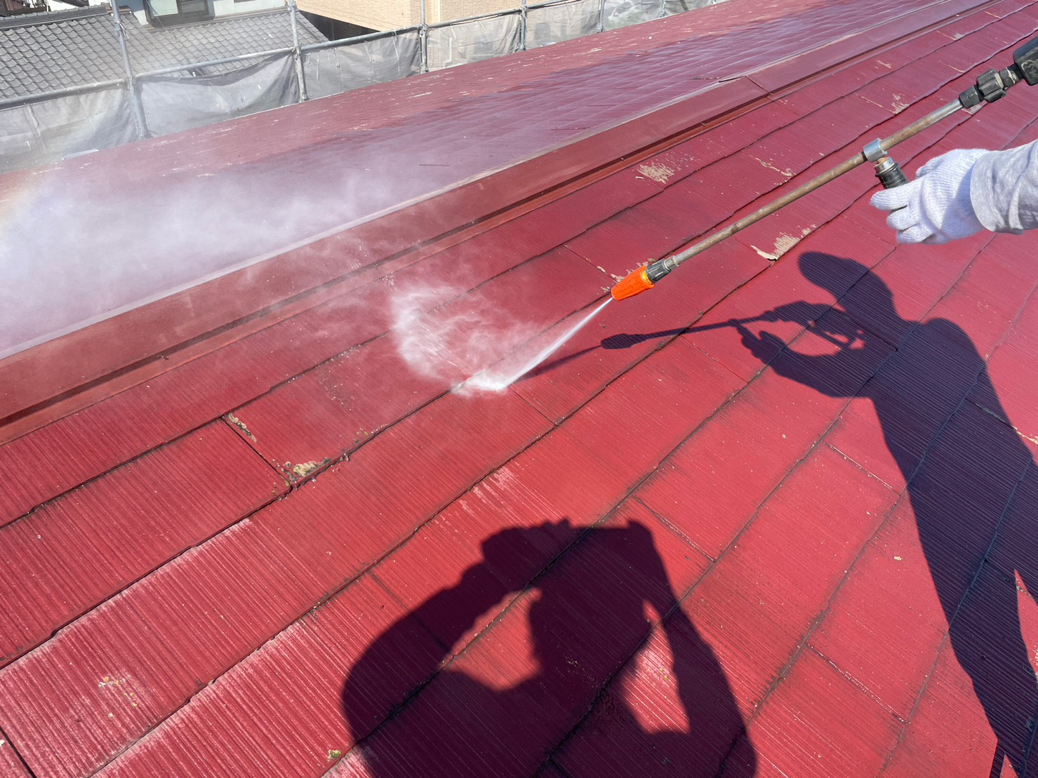 四日市市の屋根塗装、高圧洗浄作業