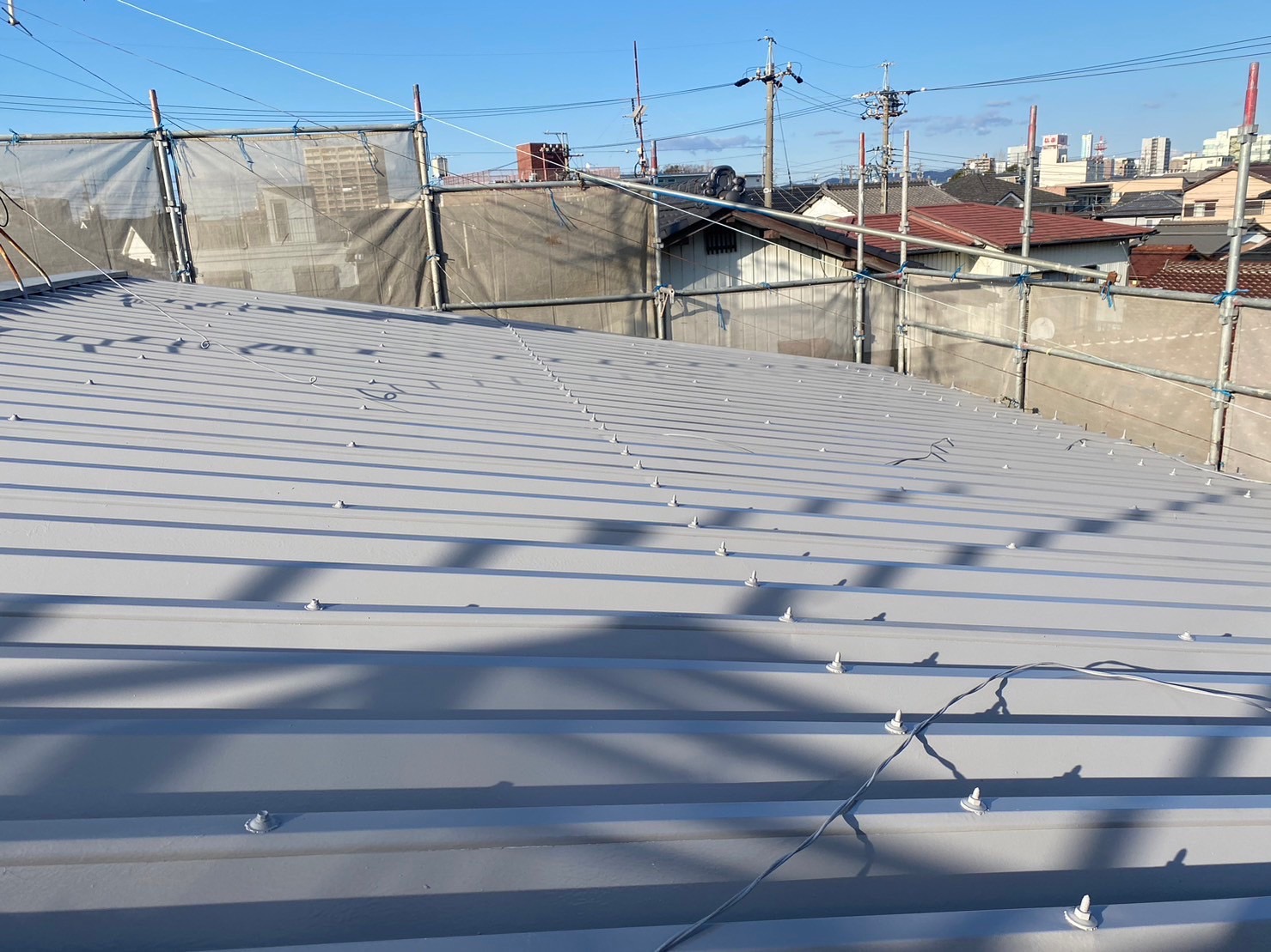 朝日町の社員寮の折板屋根、屋根塗装完工