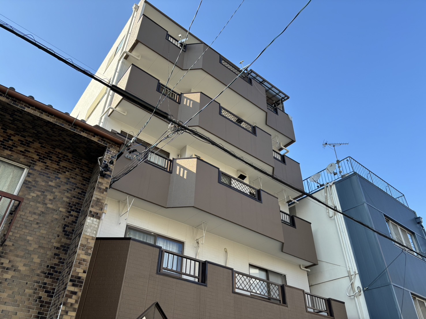 桑名市にて５階建てマンション屋上の陸屋根で劣化した防水工事のご依頼