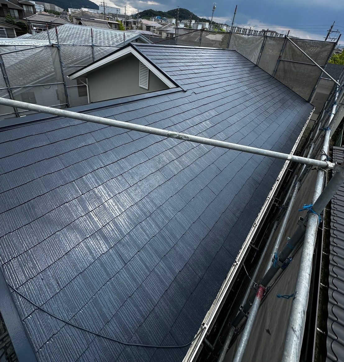 東員町のスレート素材のコロニアル屋根の屋根塗装完成！