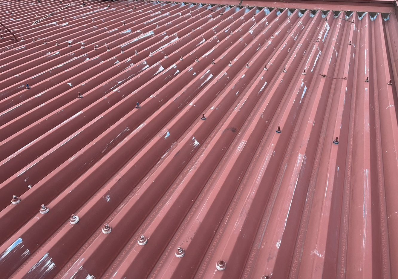 木曽岬町にて折板屋根のギザギザ屋根,塗装の剥がれ状況