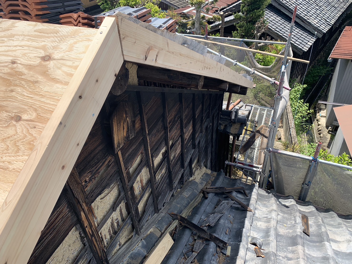 瓦屋根の葺き替え工事ケラバ破風板