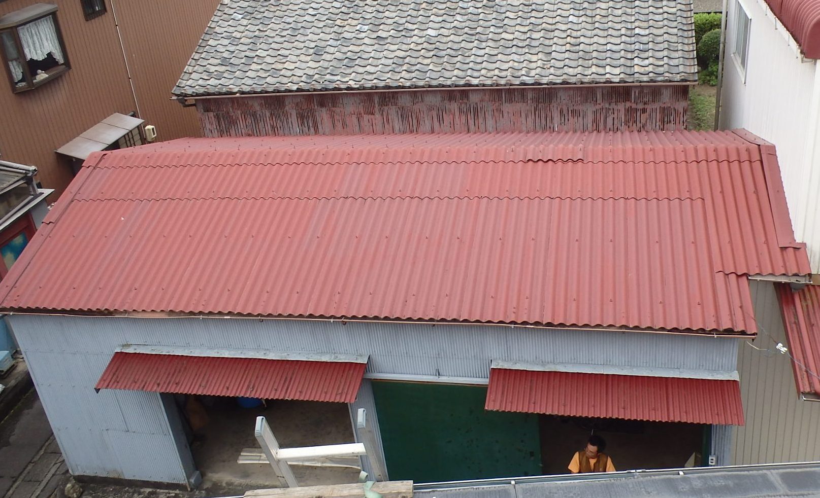 鈴鹿市の倉庫、屋根葺き替え施工前