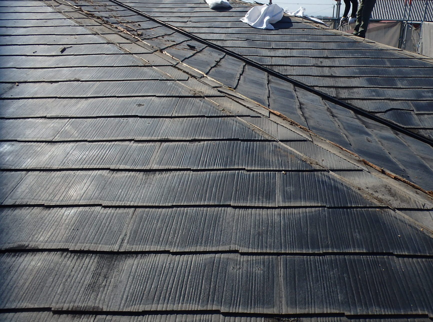 鈴鹿市カラーベスト屋根の葺き替え状況棟板金撤去