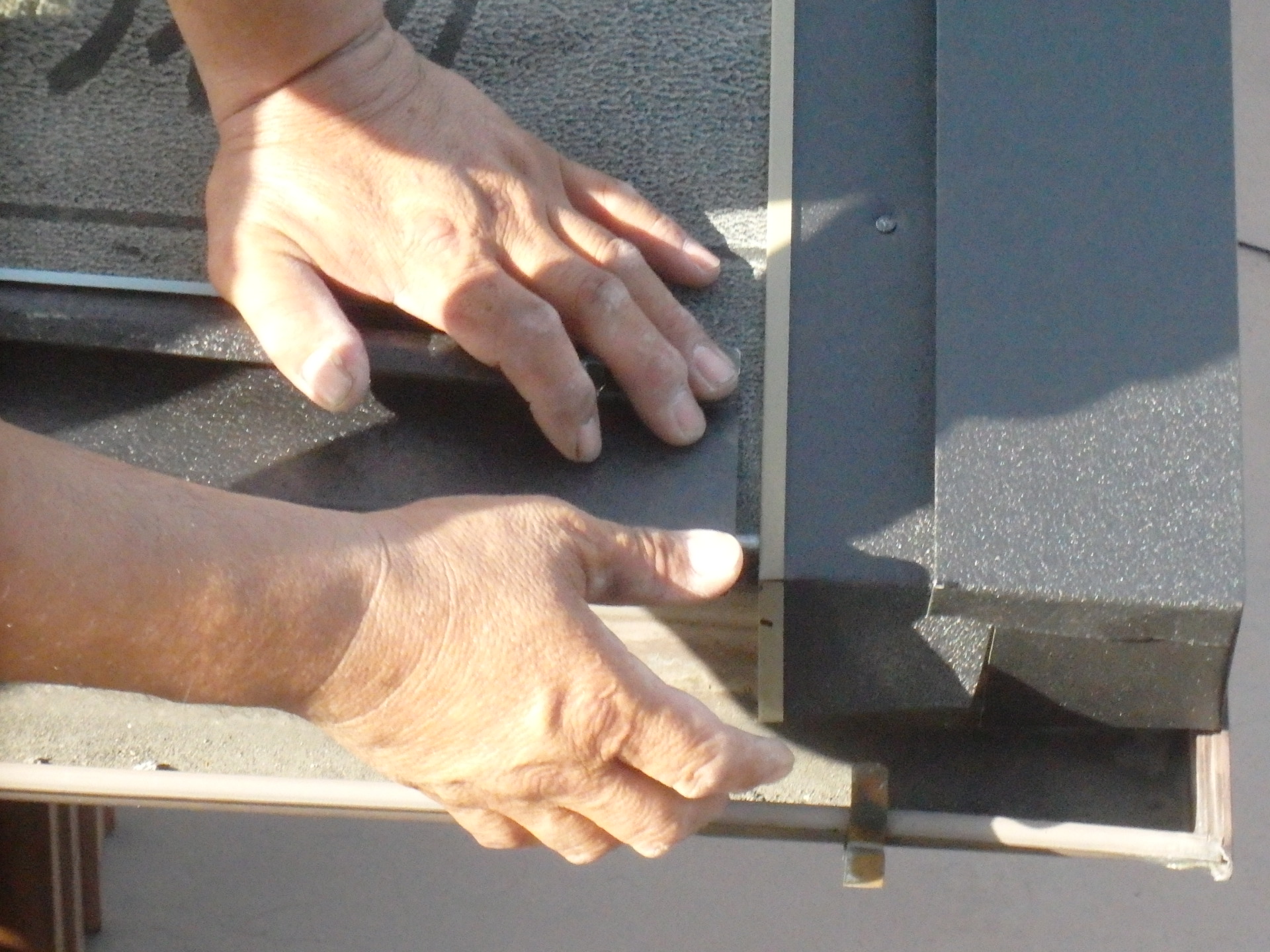屋根の板金材料役物の板金加工状況
