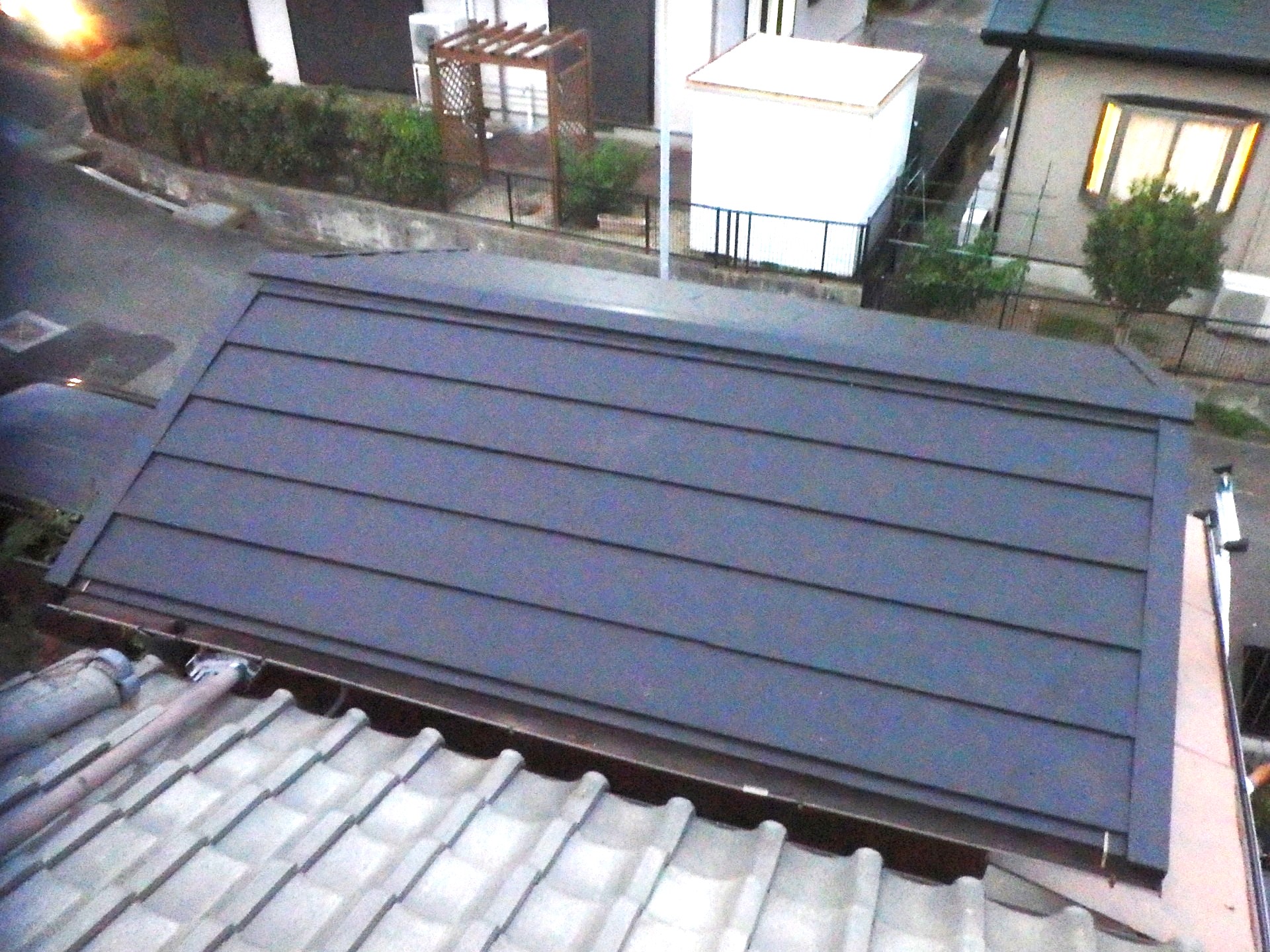 カラーベスト屋根劣化でスーパガルテクトにカバー工法完工