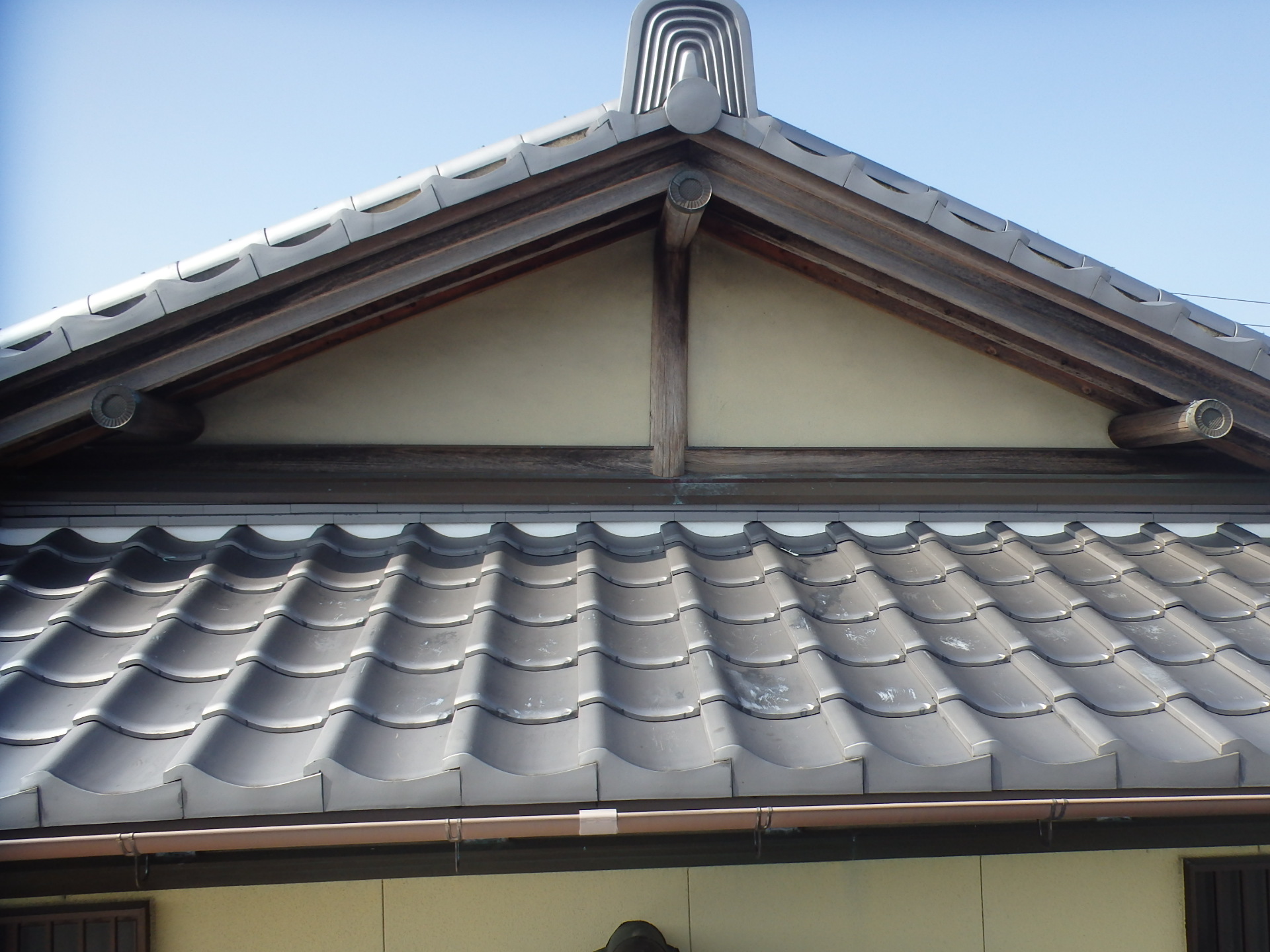 立派な日本家屋のきれいな漆喰状態