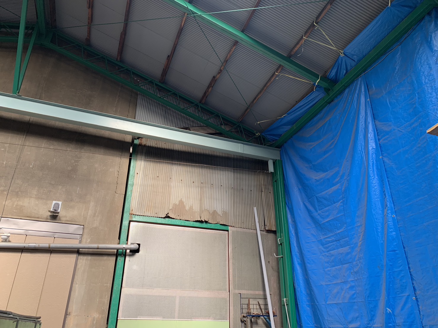 桑名市スレート屋根の工場室内の状況
