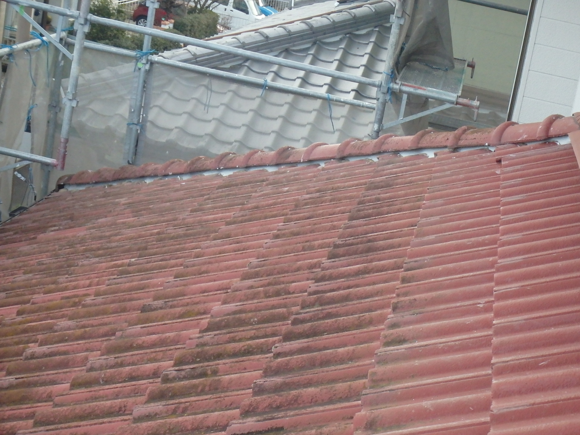 四日市市のモニエル一階屋根、棟瓦の積み直し工事完工