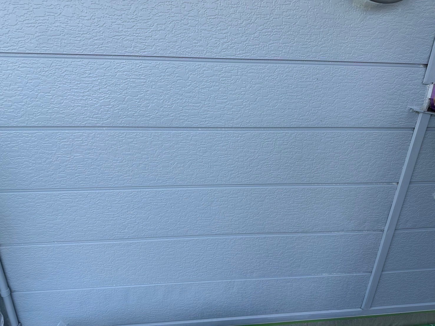 四日市市塩浜の住宅、外壁塗装の下塗り作業完了