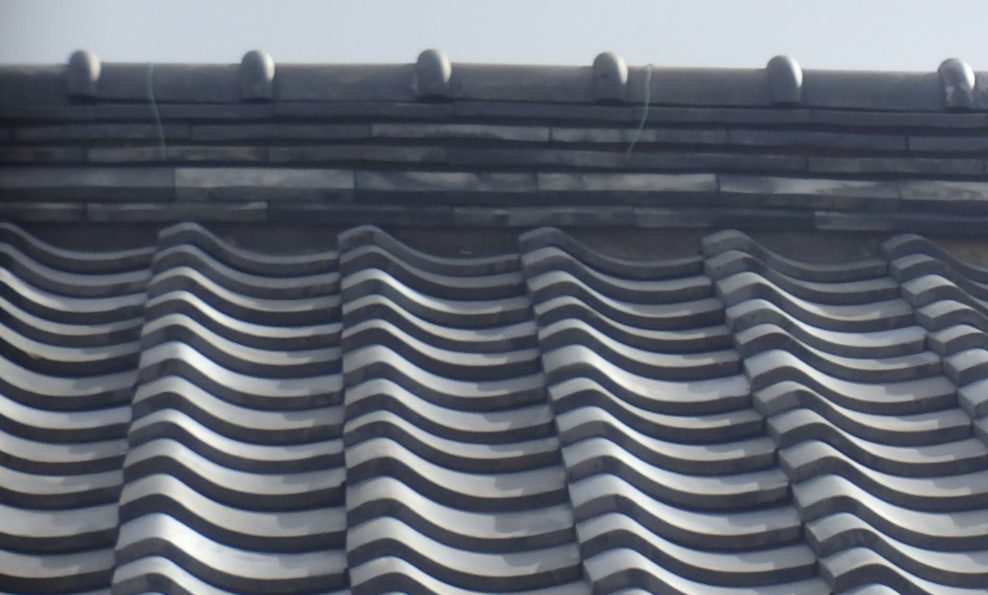 桑名市の瓦屋根、瓦の寿命を迎え、漆喰の剥がれ状況