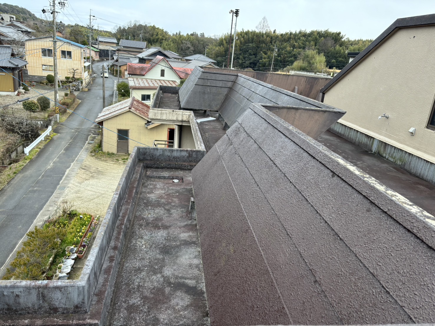 桑名市陸屋根住宅のアスファルト防水劣化