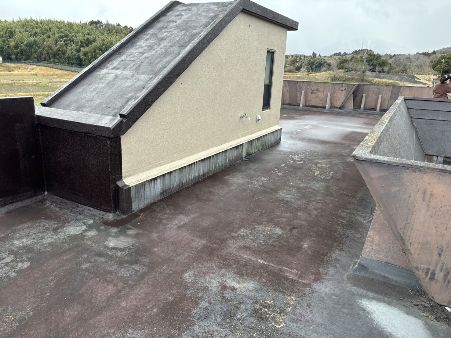 桑名市陸屋根住宅の防水、色あせた防水劣化