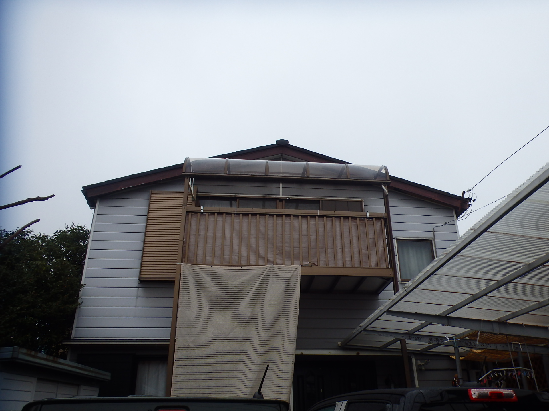 四日市市にて軒天剥がれと波型スレート屋根の劣化が気になり雨漏りする前に屋根補修