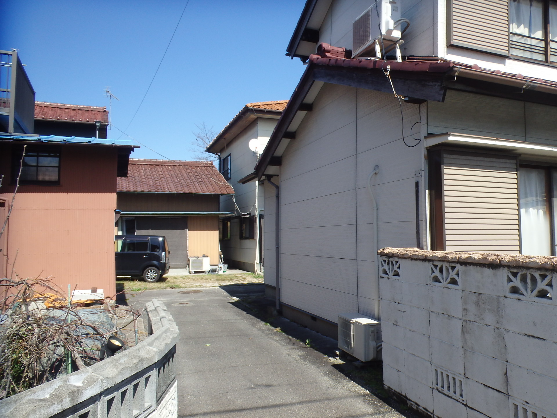 川越町の築60年の家、道路が狭く再建築不可物件