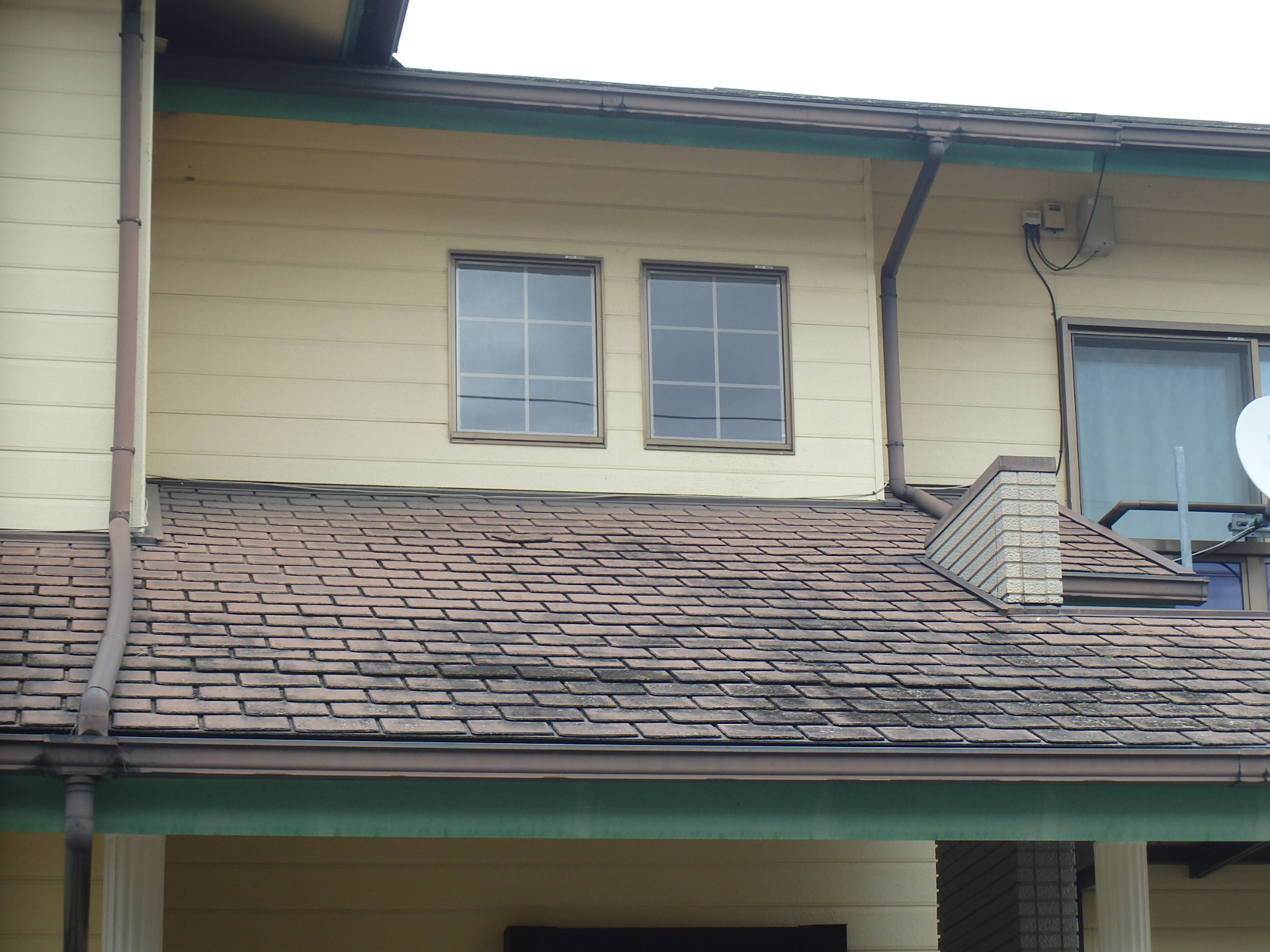 鈴鹿市にてメーカーの解らないスレート屋根材の割れ欠けでご相談！安心な屋根材とは？