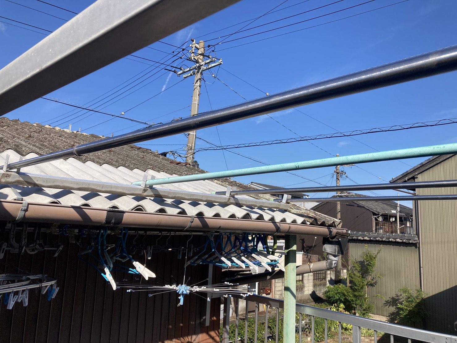 四日市市にて雨樋が一部破損！