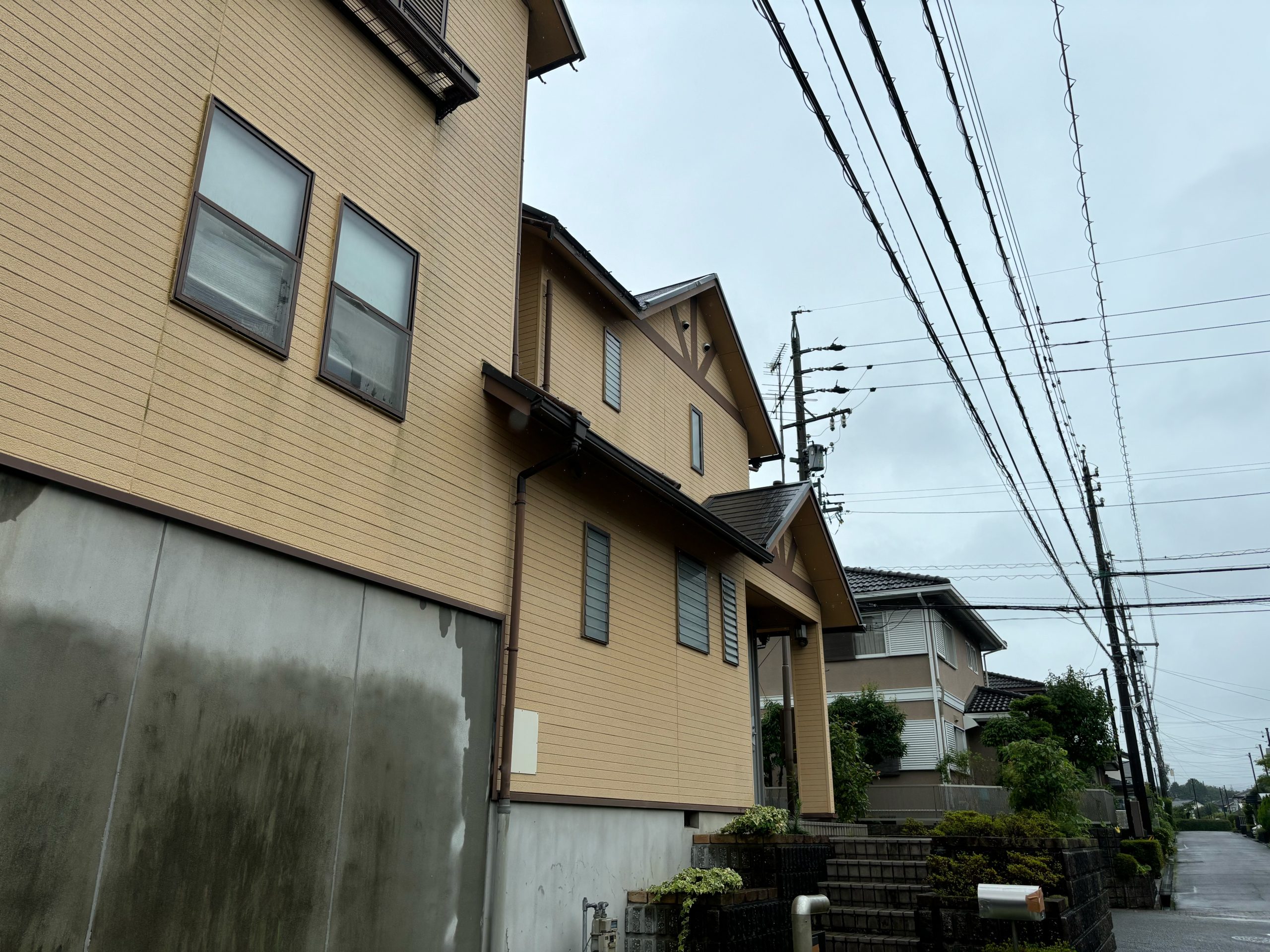 伊勢市にて雪害により破損した雨樋のお宅全景