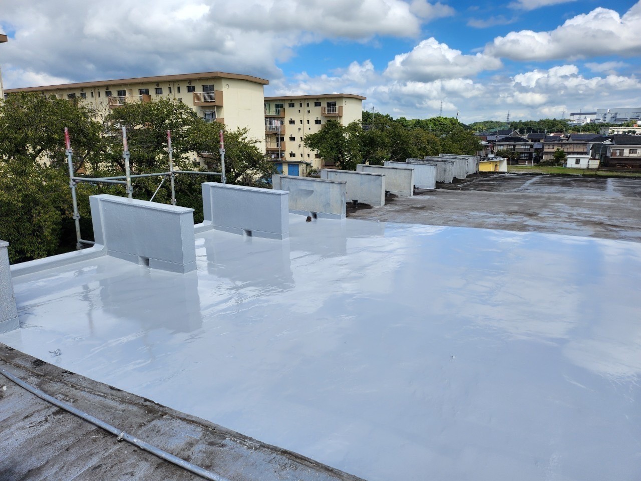 桑名市にて長屋住宅のコンクリート防水経年劣化で雨漏り、ウレタン防水工事完成状態