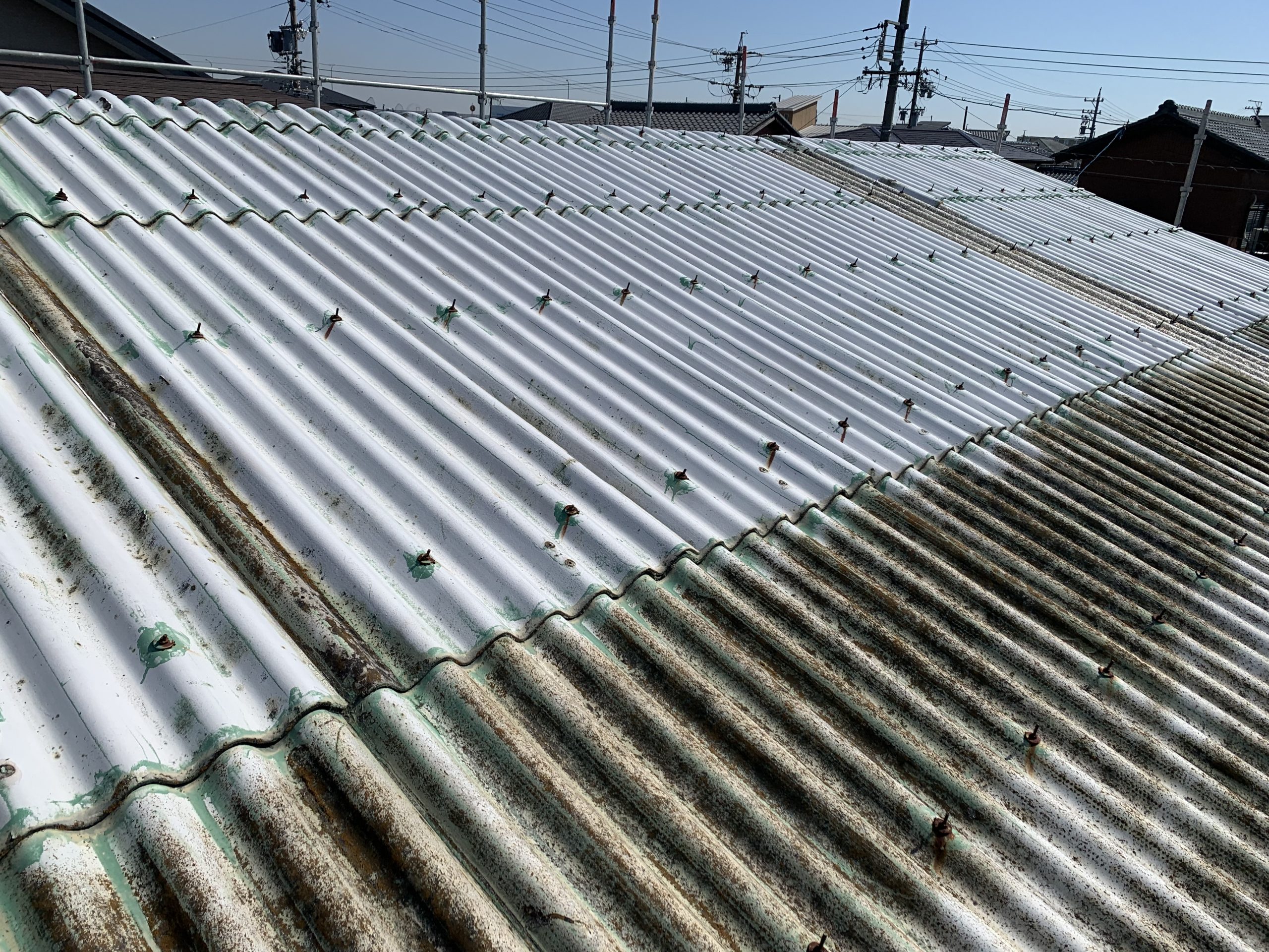 川越町の倉庫スレート屋根劣化