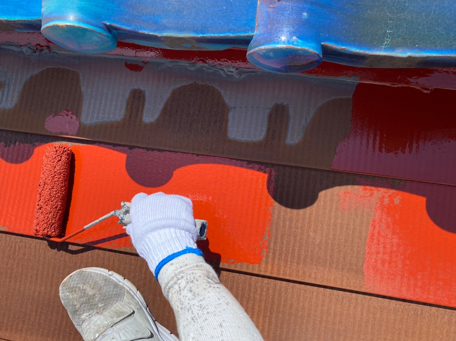 朝日町の屋根塗装、下塗り、錆止め