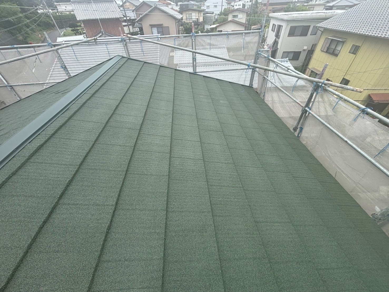 施工完了後の屋根全景エコグラニー、亀山市