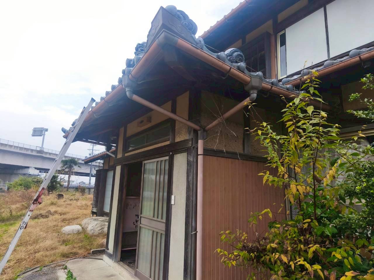 東員町谷樋からの雨漏り