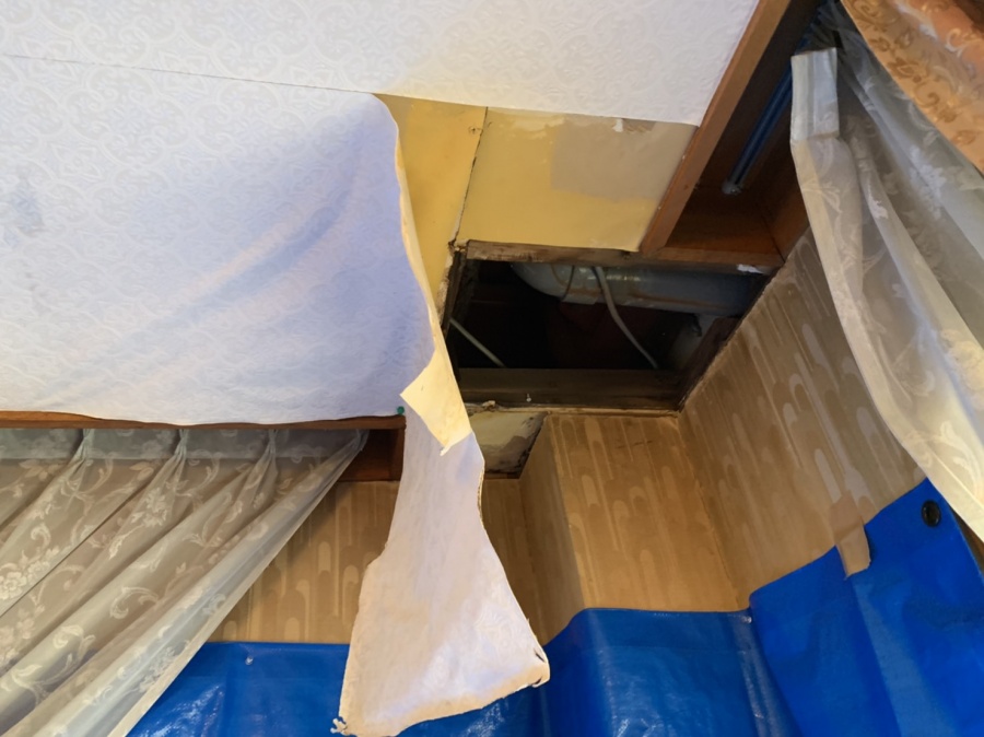 桑名市の方へ天井のベランダ排水管から雨漏り
