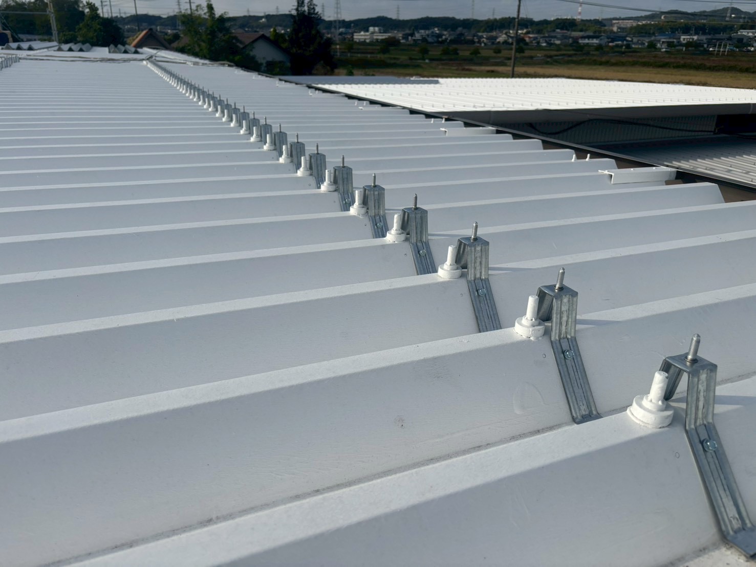 鈴鹿市折板屋根カバー工法