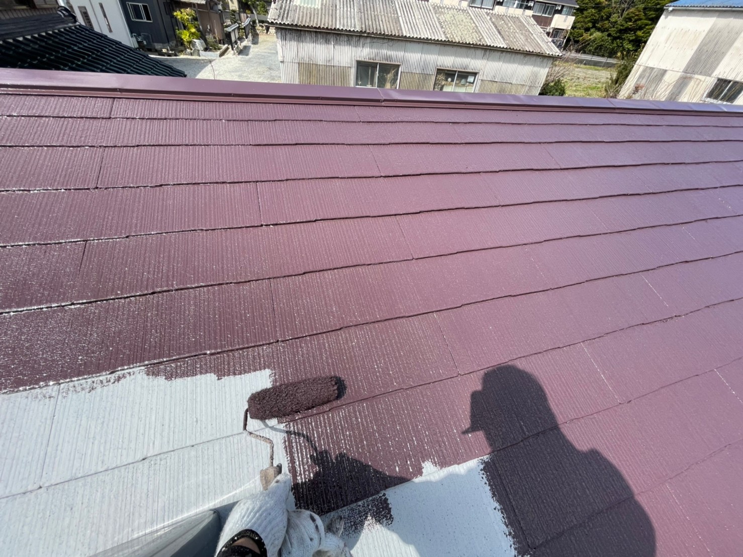 菰野町、屋根塗装中塗り