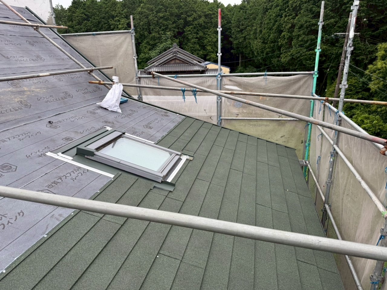 ディプロマットで施工されたログハウスの美しい屋根（いなべ市施工事例）