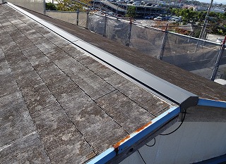 桑名市スレート屋根材の劣化コロニアル材