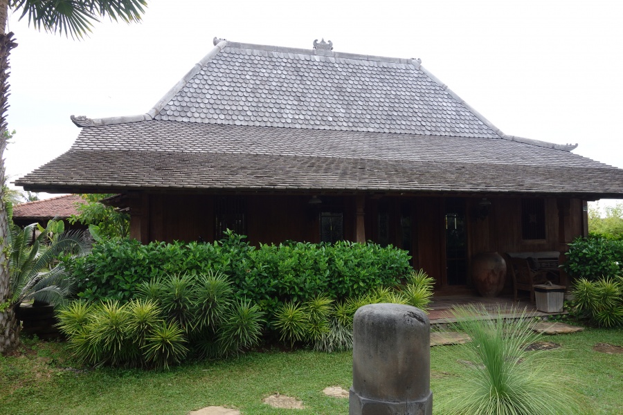 木製屋根　ウリン材　バリ島