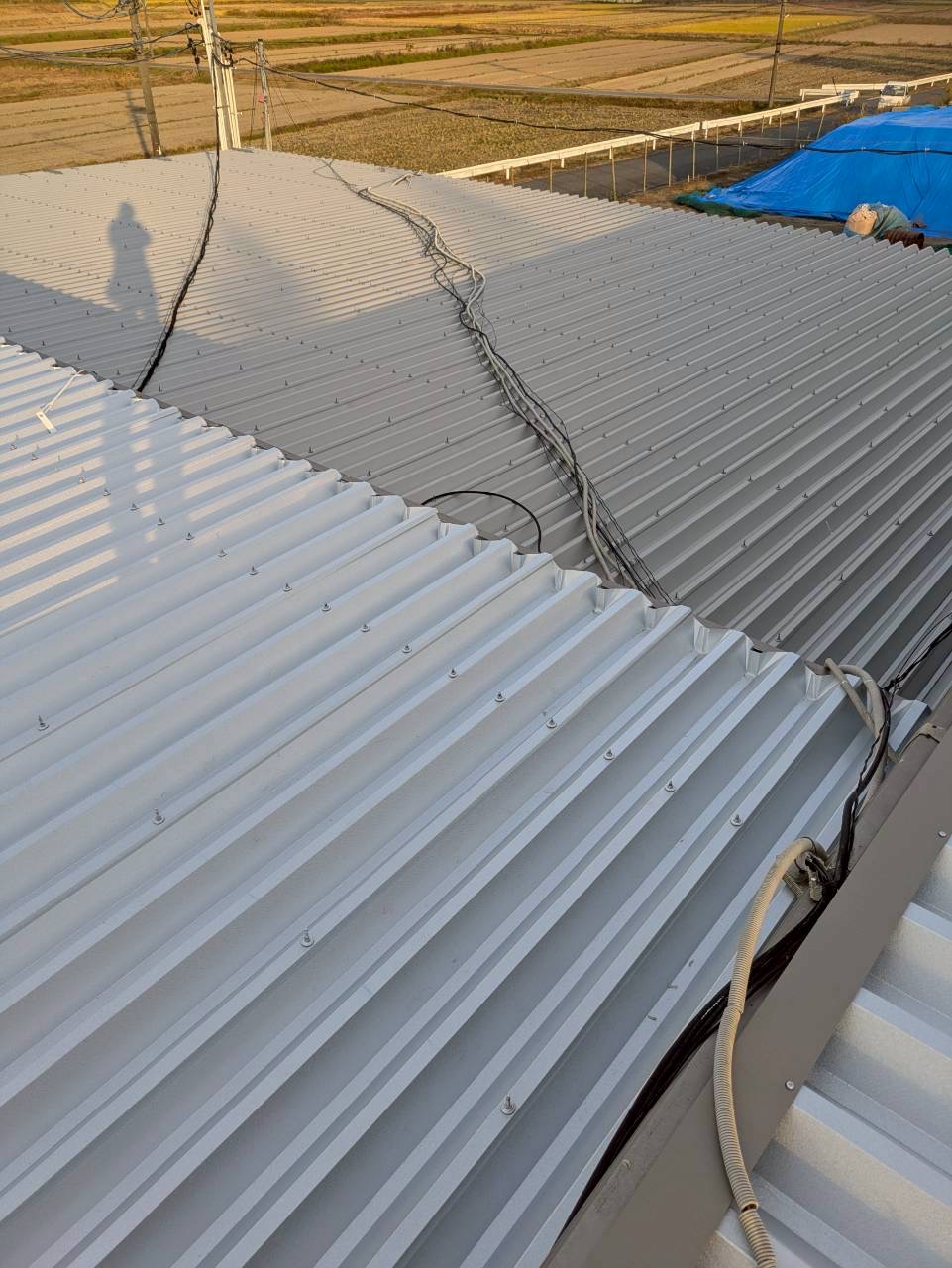 鈴鹿市折板屋根カバー工法