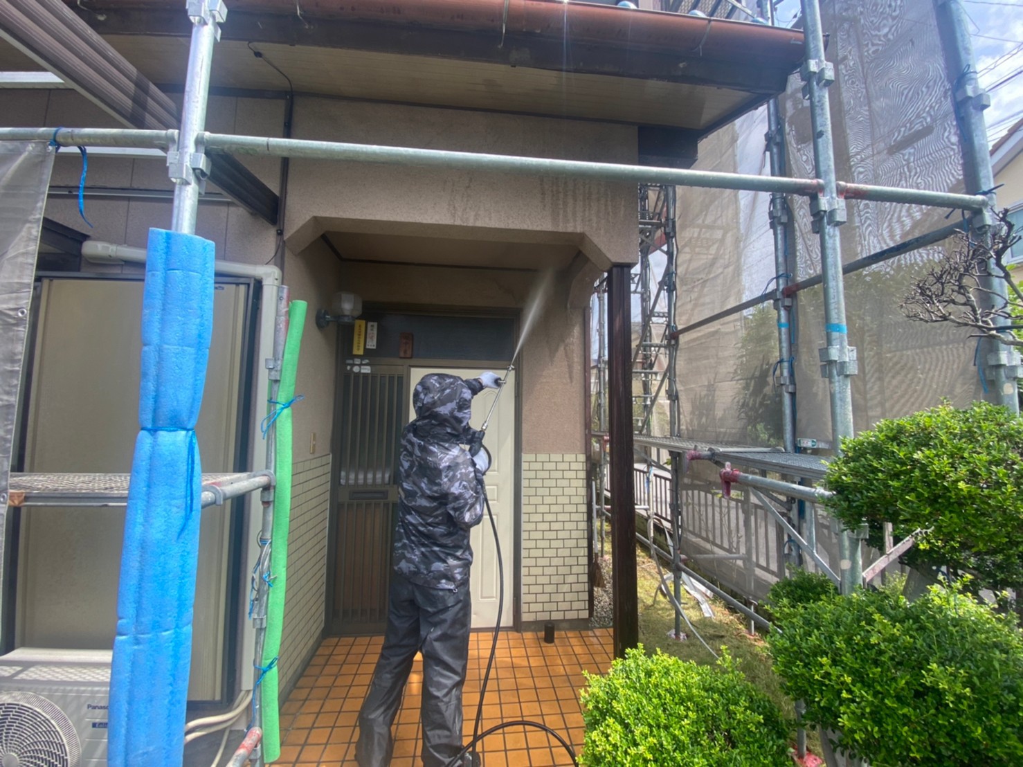 桑名市の外壁塗装前の高圧洗浄