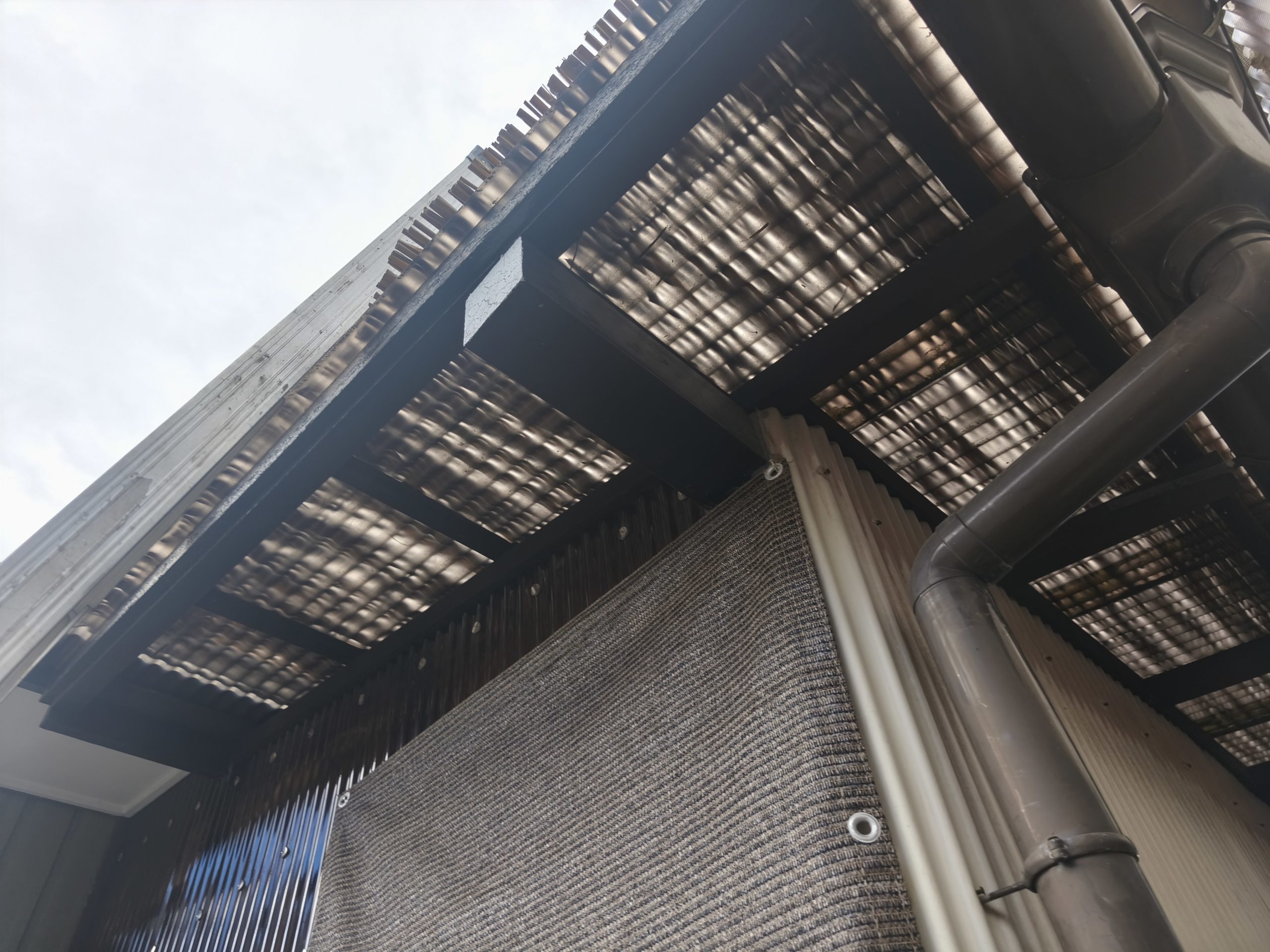 鈴鹿市にて屋根改修（波板張替え）工事のご依頼をいただきました