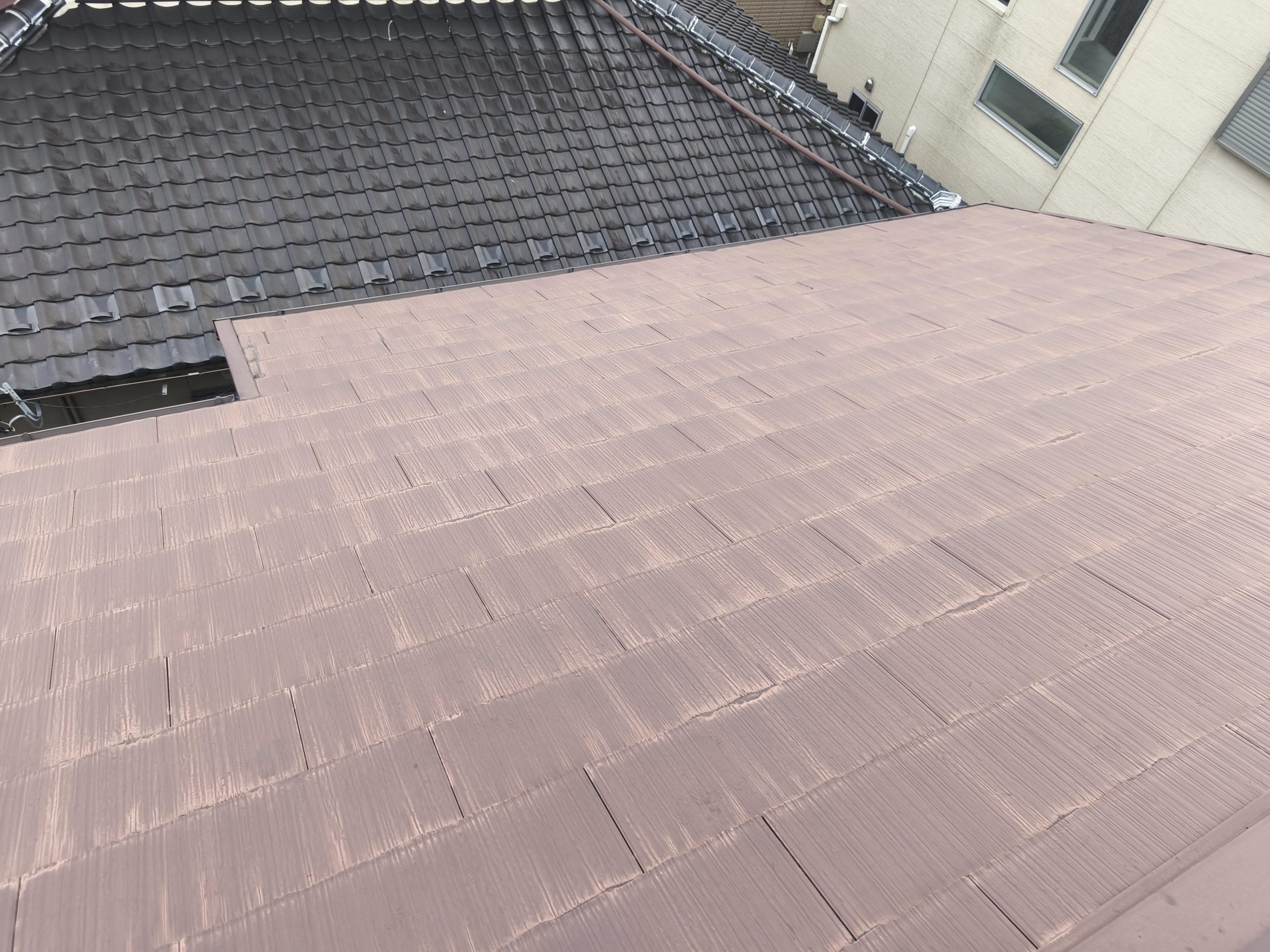 四日市市にて築35年スレート屋根｜雪止め設置相談から始まった屋根塗装見積と板金提案