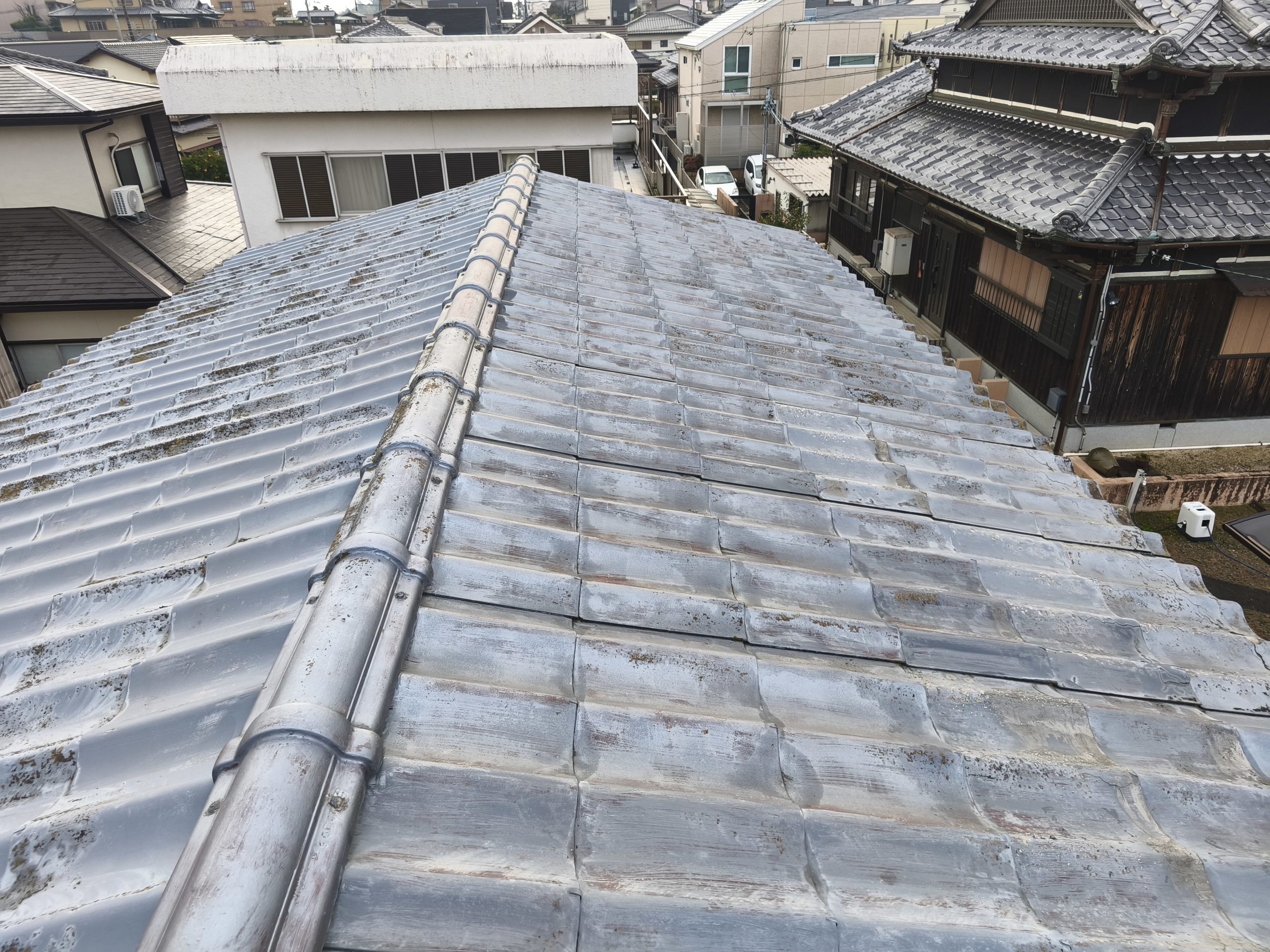 【四日市市】屋根塗装工事に向け足場組立が完了｜セキスイU瓦を安全第一で施工開始