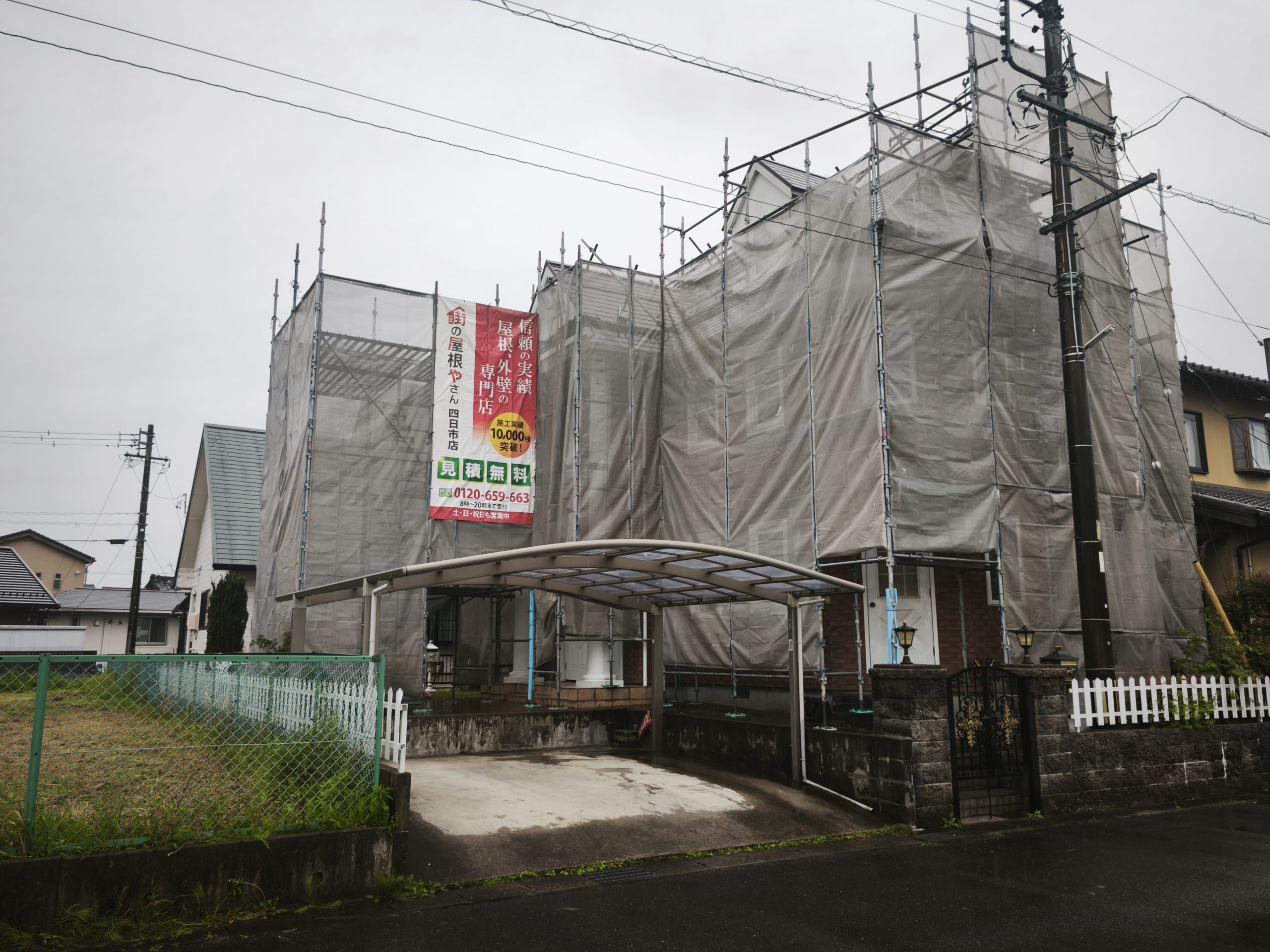 【四日市市 輸入住宅】完工直前レポート｜塗装工事完了・屋根93％施工｜急勾配屋根の最終仕上げへ