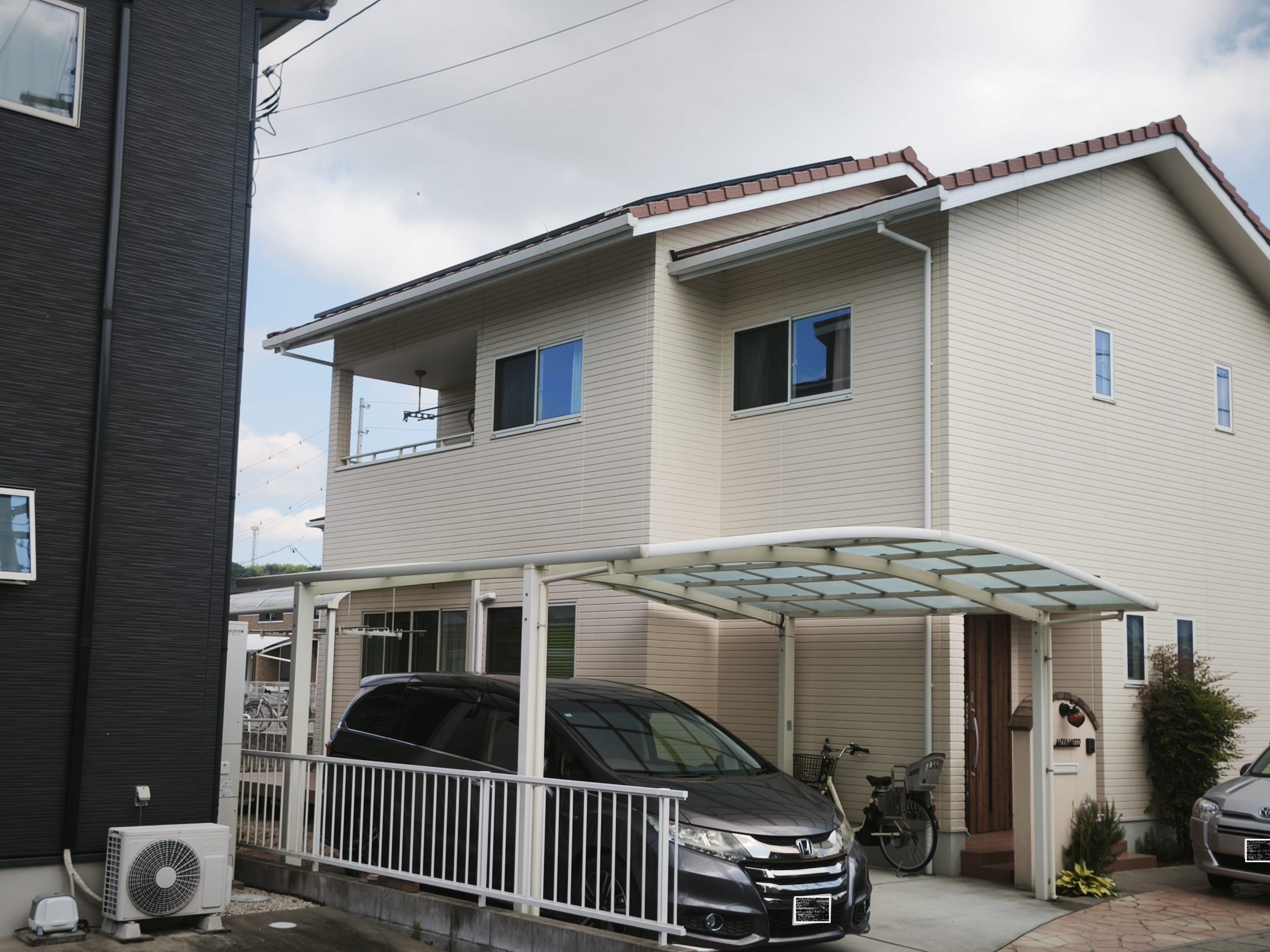 【四日市市】雨樋の詰まりは鳩の巣が原因？火災保険を活用した雨樋清掃工事をご依頼いただきました【施工前】