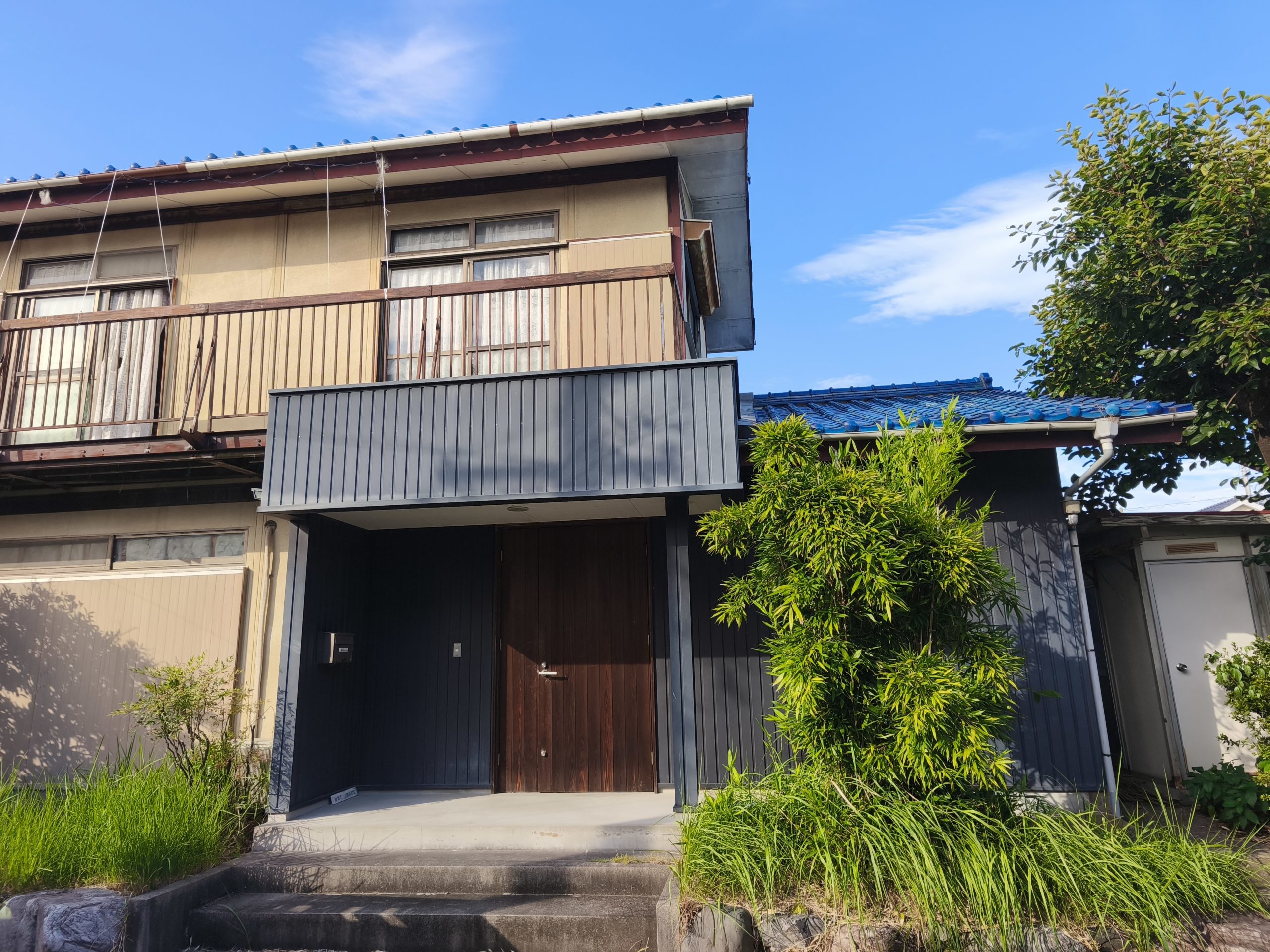 【鈴鹿市】「雨漏りしているから見てほしい」その一言で分かった危険な屋根の実態。瓦が落下し大穴が開いていました