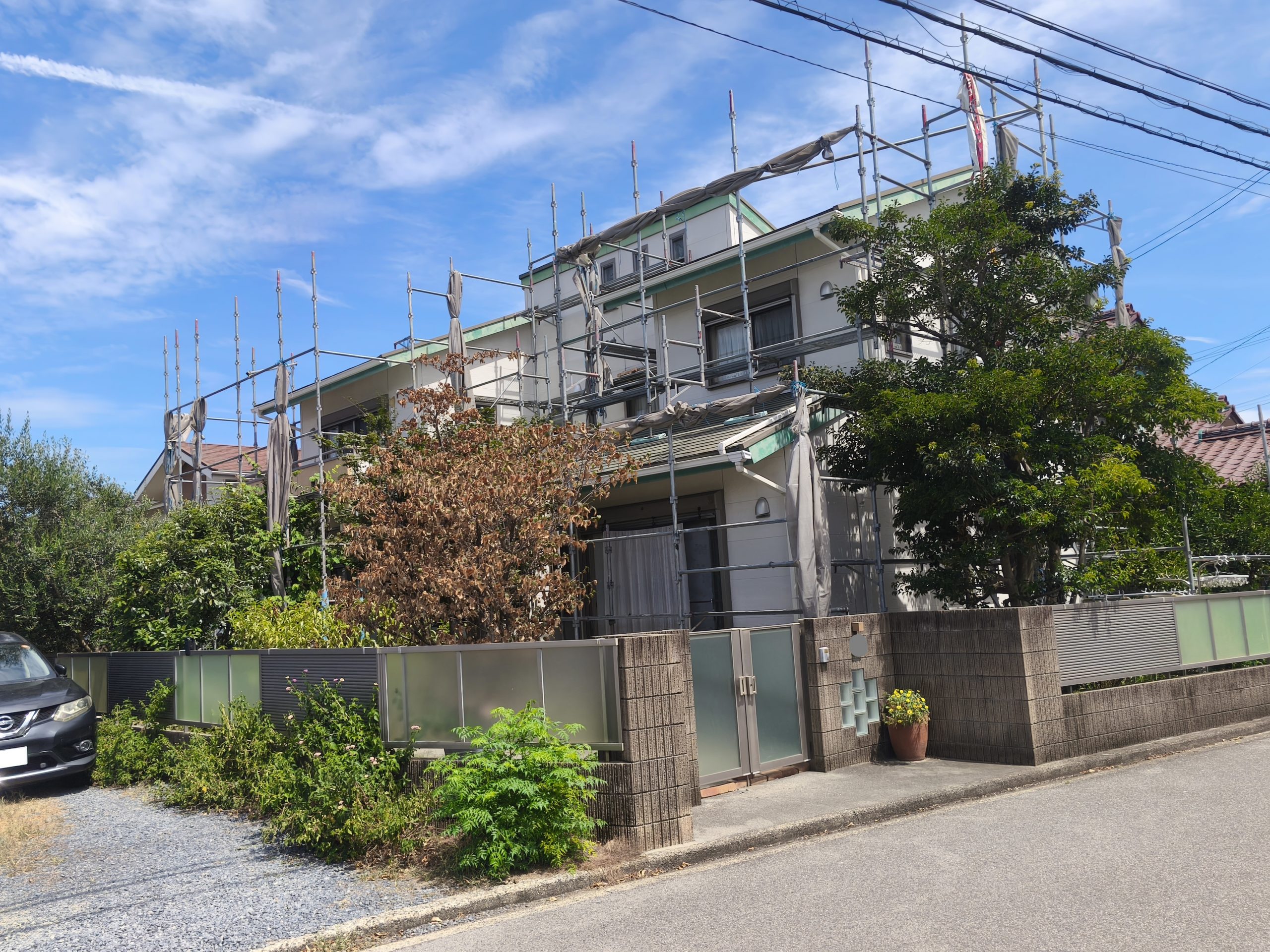 四日市市の外壁塗装が完了しました｜施工途中で確認した外壁内部も写真でご説明。残すはベランダ防水と足場解体です